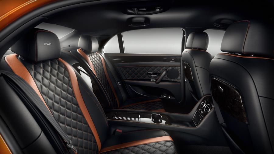 Интерьер Bentley Flying Spur W12 S 2016 года  (фото 7 из 7)